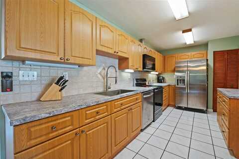 7321 E Mcarthur Pkwy, Hollywood, FL 33024