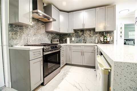 5601 SW 38th St, Davie, FL 33314