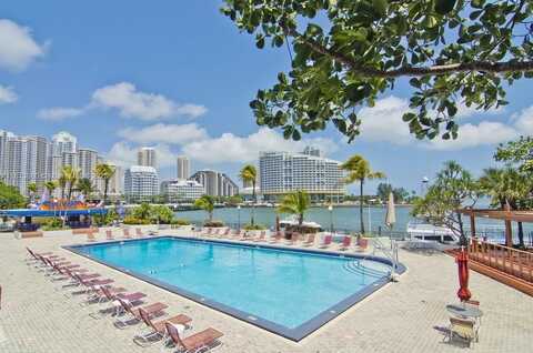 999 Brickell Bay Dr, Miami, FL 33131