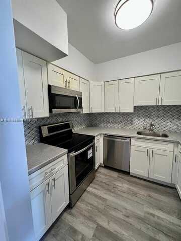 7441 Wayne Ave, Miami Beach, FL 33141