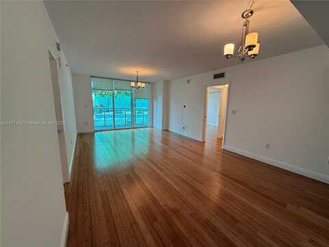 31 SE 5th St, Miami, FL 33131