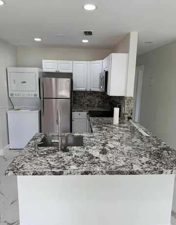 1050 NW 25th Way, Fort Lauderdale, FL 33311