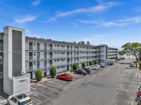 445 NE 195th St, Miami, FL 33179