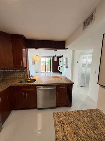 7125 Bay Dr, Miami Beach, FL 33141