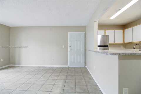 7110 NW 179th St, Hialeah, FL 33015