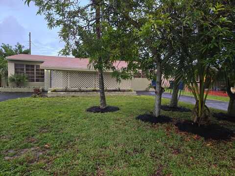 6751 Meade St, Hollywood, FL 33024