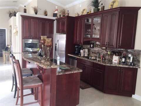 932 Falling Water Rd, Weston, FL 33326