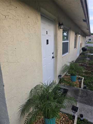 2450 Jackson St, Hollywood, FL 33020