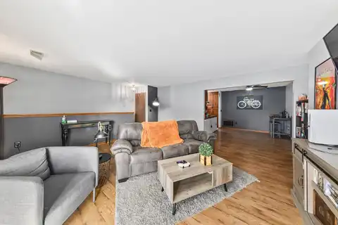 3545 E Oakshire Dr, Oak Creek, WI 53154