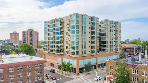 1550 E Royall Pl, Milwaukee, WI 53202
