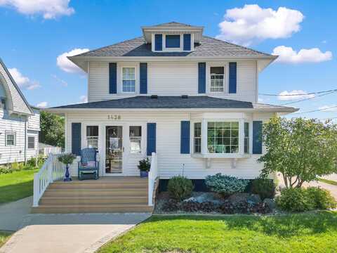 1438 Parkview Dr, Kewaskum, WI 53040