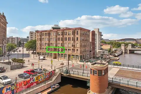 108 W Wells St, Milwaukee, WI 53203