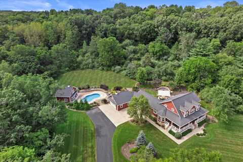 N1w31712 Scuppernong Valley Ct, Delafield, WI 53018