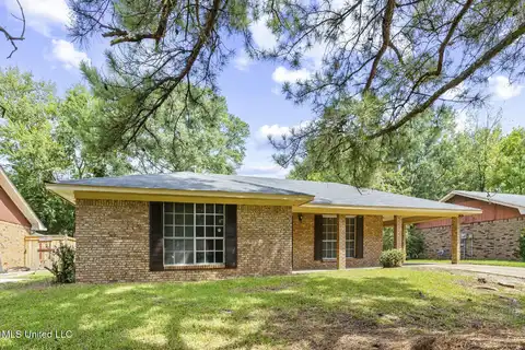5018 Oak Creek Drive, Jackson, MS 39212