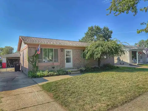 17350 E Pointe, Roseville, MI 48066