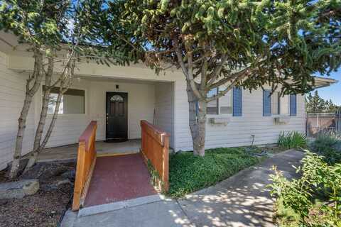 330 NE Hillcrest Street, Madras, OR 97741