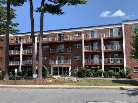 25 Greentree Ln, Weymouth, MA 02190