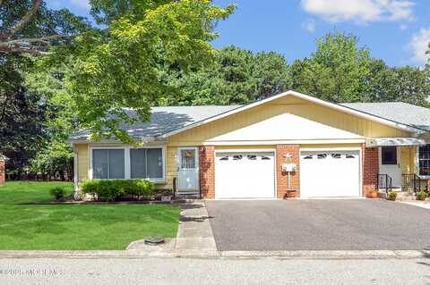 8a Jefferson Lane, Whiting, NJ 08759