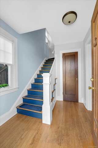 16 Avenue A, Port Washington, NY 11050
