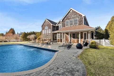 1 Seasons Lane, Southampton, NY 11968