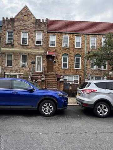 688 43 Street E, Brooklyn, NY 11203