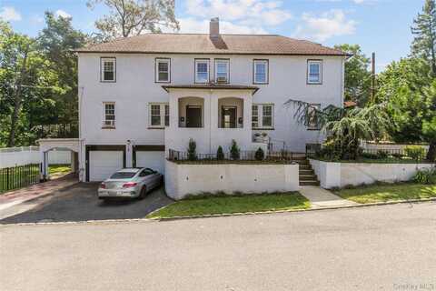 11a Floyd Place, Great Neck, NY 11024