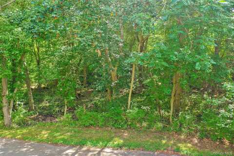 110 Homestead Way, Greenport, NY 11944