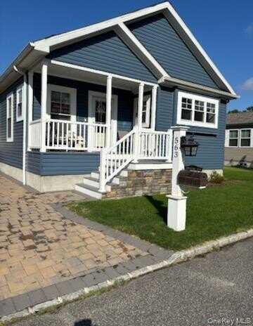 1661 Old Country Rd, Riverhead, NY 11901