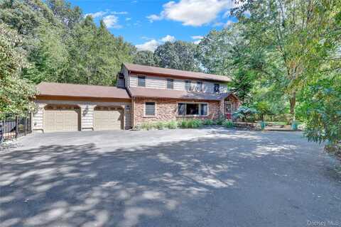 105 Cliff Road, Port Jefferson, NY 11777