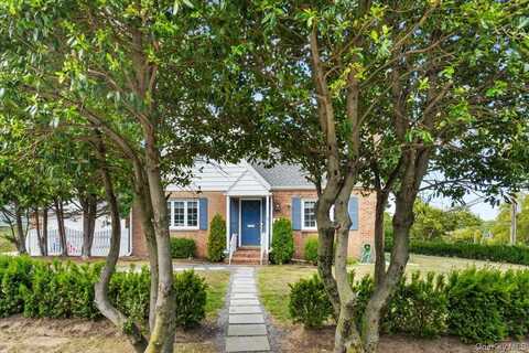 2 Brown Road, Great Neck, NY 11024