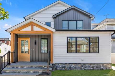 157 Lincoln Avenue, Mineola, NY 11501