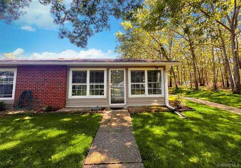 231 Blackpool Court, Ridge, NY 11961