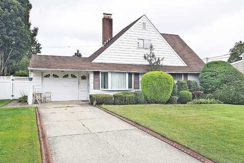 56 Greenbelt Lane, Levittown, NY 11756