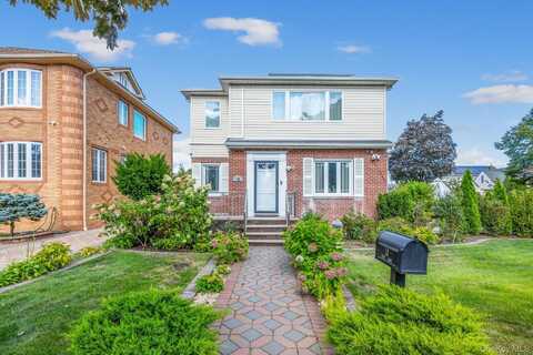18 Rose Lane, New Hyde Park, NY 11040