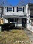 44 Wooded Way, Calverton, NY 11933