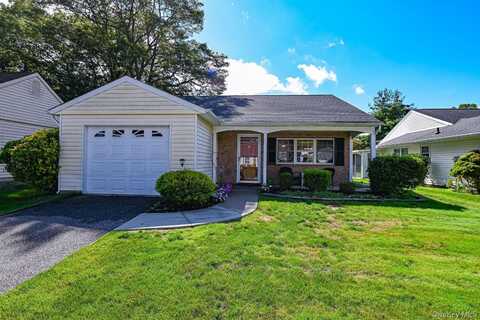 324 Brownfield Drive, Ridge, NY 11961