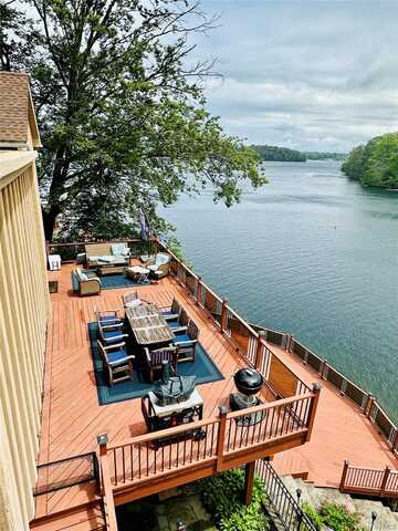 134 W Lake Boulevard, Mahopac, NY 10541
