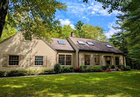 31 Pheasant Run Road, Belgrade, ME 04917