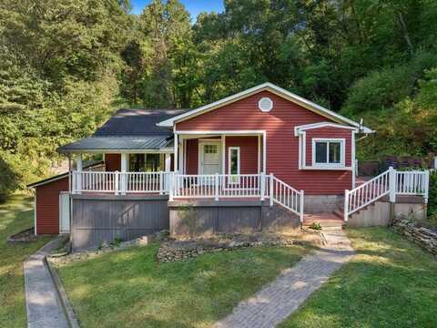 1525 Greentown Loop Road, OAK HILL, WV 25901