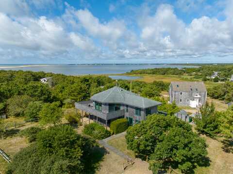 76 Washque Avenue, Edgartown, MA 02539