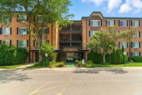 1207 S Old Wilke Road, Arlington Heights, IL 60005