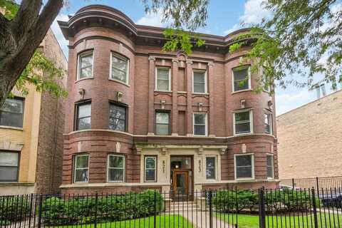 823 W Belle Plaine Avenue, Chicago, IL 60613
