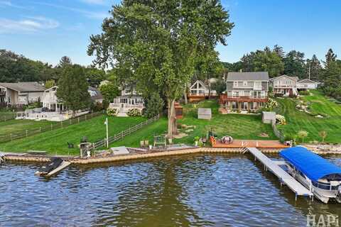 36 N Lake Avenue, Fox Lake, IL 60020