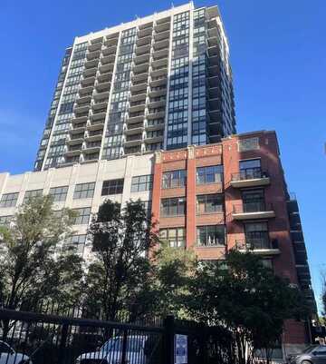 210 S Desplaines Street, Chicago, IL 60661