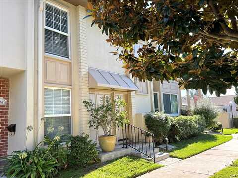 9695 Brookbay Circle, Huntington Beach, CA 92646