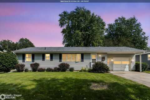 651 18th Street, Nevada, IA 50201