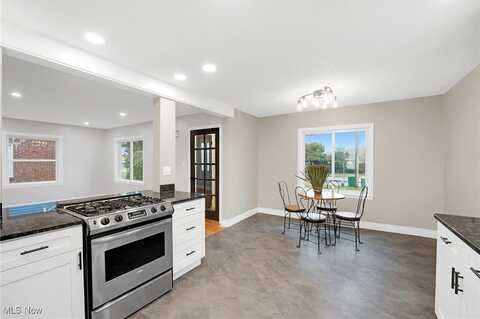 29601 Lakeshore Boulevard, Willowick, OH 44095