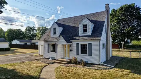415 Bowers Avenue NW, New Philadelphia, OH 44663