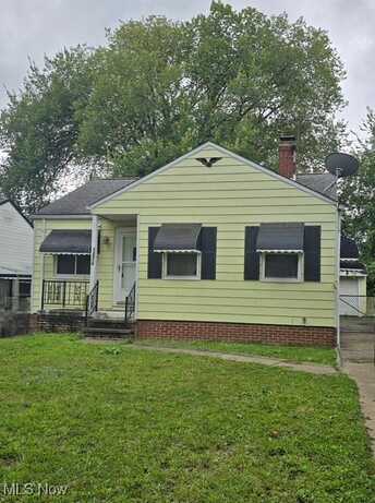 12516 Park Knoll Drive, Garfield Heights, OH 44125