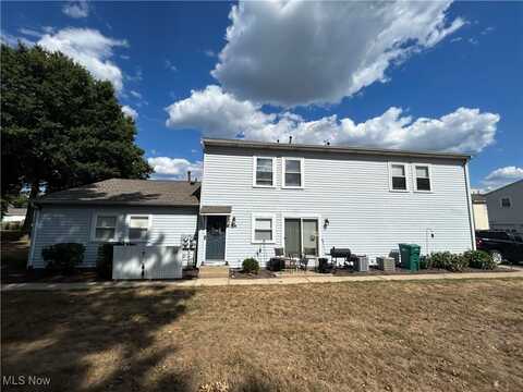 2538 Royal County Down, Uniontown, OH 44685